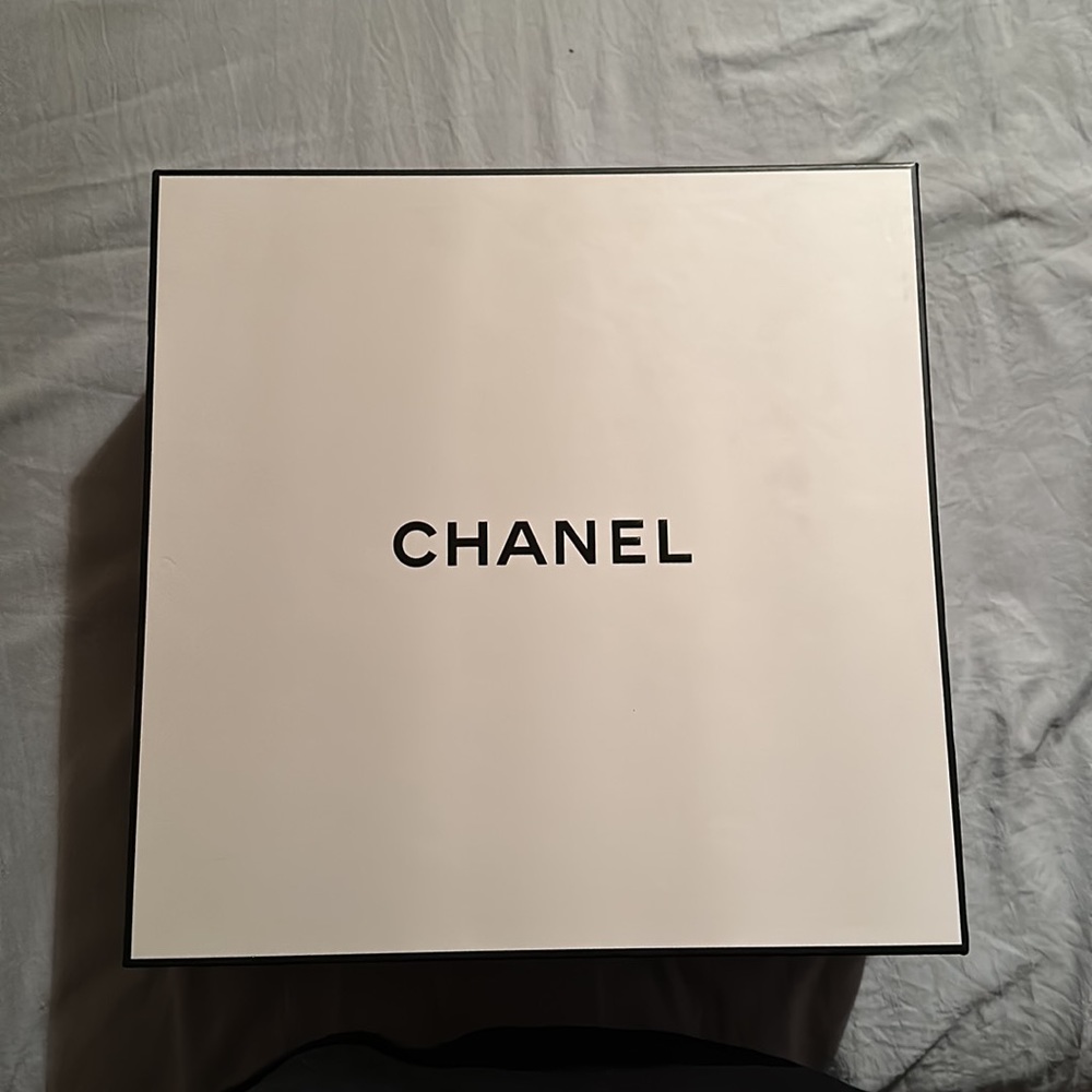 Chanel box authentic - Picture 2 of 5